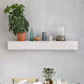 Piccola Mensola da Parete Decorativa Fluttuante in Legno Goffrato Bianca: Stile Moderno, Nessun Montaggio, Materiale MDF e Legno