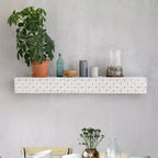 Piccola Mensola da Parete Decorativa Fluttuante in Legno Goffrato Bianca: Stile Moderno, Nessun Montaggio, Materiale MDF e Legno