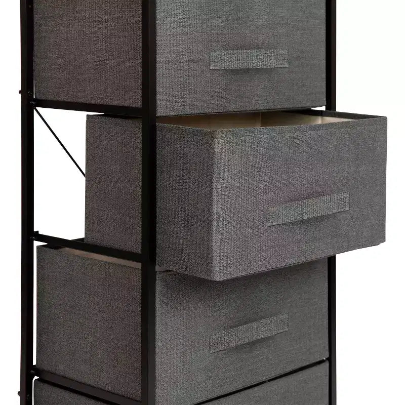 Cassettiera verticale con struttura in ghisa e piano in legno, a 4 cassetti in tessuto con maniglie.